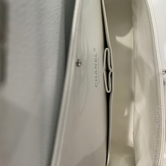 AUTHENTIC CHANEL Medium Flap White Caviar Silver - Picture 12 of 16